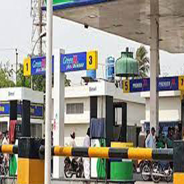 اسسٹنٹ کمشنر چونیاں کا پٹرول پمپس کی چیکنگ  ، کم پیمانے پر 2 پٹرول پمپس سیل 