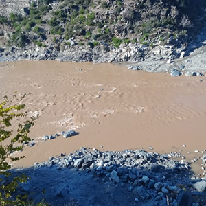 دریائے پنچکوڑہ کو مٹی ڈال کر گدلا کردیا گیا