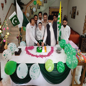 قائم مقام ڈی سی جھنگ شاہد عباس جوئیہ نے دارالامان جھنگ میں جشن آزادی کا کیک کاٹا