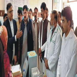 ڈویژنل کمشنر فیصل آباد عشرت علی کا تحصیل احمدپور سیال کا دورہ