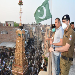 ڈی پی او اور ڈپٹی کمشنر جھنگ نے محرم الحرام یوم عاشور کی سکیورٹی اقدامات کا جائزہ لیا