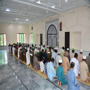 پولیس لائن جھنگ میں نئی تعمیر ہونیوالی مسجد میں پہلی نماز