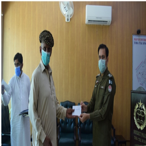 ڈی پی او کی حاضر سروس اور شہدا کے لواحقین میں چیکس کی تقسیم