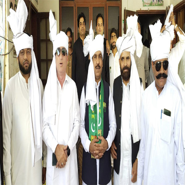 پنجاب کلچر ڈے کے موقع پر چوہدری احسن رضا خاں دوست احباب کے ساتھ  