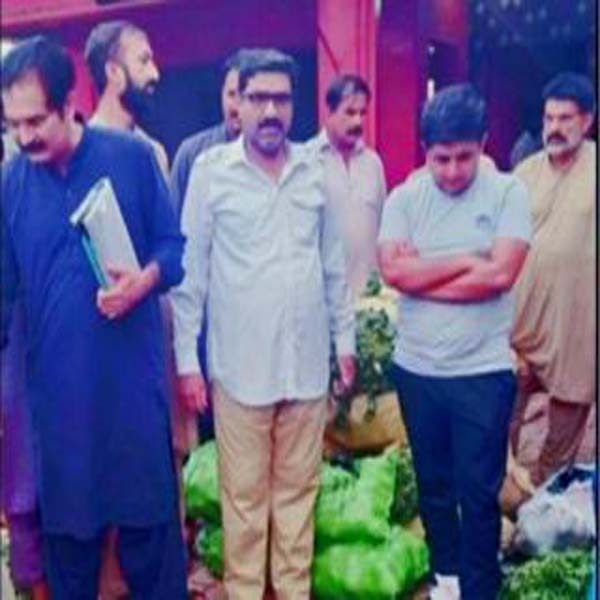 اسسٹنٹ کمشنر کا مرکزی سبزی منڈی چونیاں کا اچانک دورہ  