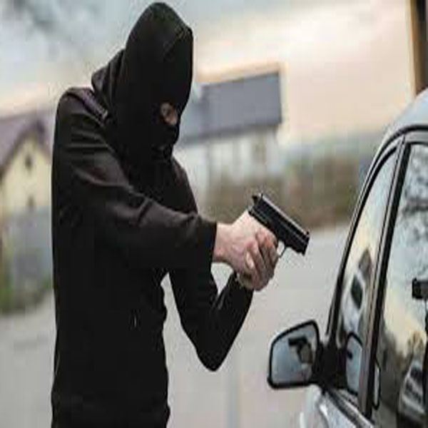 کھڈیاں خاص میں واردات ، ڈاکو گاڑی لیکر فرار 