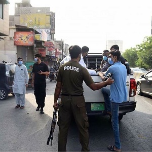 فیصل آباد  میں لاک ڈاؤن کی خلاف ورزی کرنے والے تاجروں کی گرفتاری