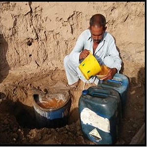 فیصل آباد میں تھانہ روڈالہ روڈ کا منشیات فروشوں کے خلاف کریک ڈاون، 200 لیٹر شراب برآمد 