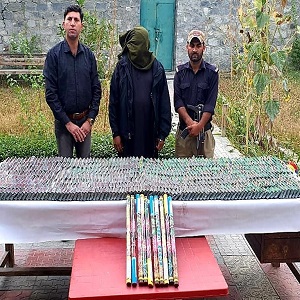  دنیو ر ، خفیہ اطلاع پر کارروائی،پٹاخے کی بڑی کھیپ پکڑی گئی، ملزم گرفتار
