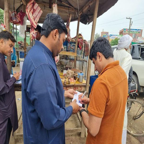 اسسٹنٹ کمشنر چونیاں کا عام مارکیٹ کا دورہ  