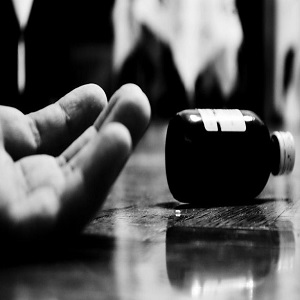 محلہ چمڑہ منڈی گوجرہ میں بچے کو زہر دے کر ماں نے زندگی کا خاتمہ کرلیا