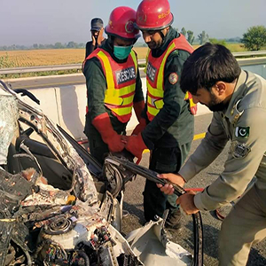 گوجرہ موٹر وے پر خوفناک حادثے کے نتیجے میں خاتون سمیت 5 افراد جاں بحق