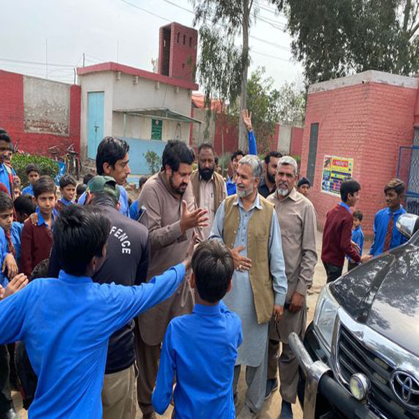 اسسٹنٹ کمشنر پتوکی کا گورنمنٹ پرائمری سکول کا دورہ  