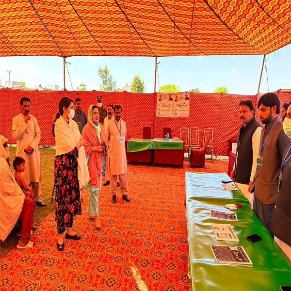 ایڈیشنل ڈپٹی کمشنر ریونیو سیدہ تہنیت بخاری کا تحصیل کوٹ رادھاکشن کا دورہ 