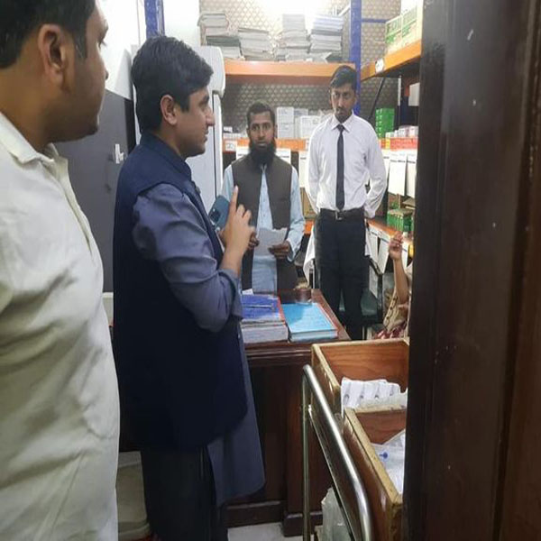 ڈپٹی کمشنر کی ہدایات پر اسسٹنٹ کمشنر چونیاں کا ٹی ایچ کیو ہسپتال  کا دورہ  