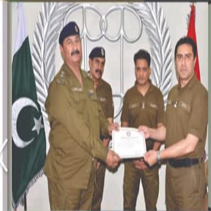 ایس ایچ او خالد محمود کلیارکو اچھی کارکردگی پر نقد انعامات اور تعریفی اسناد