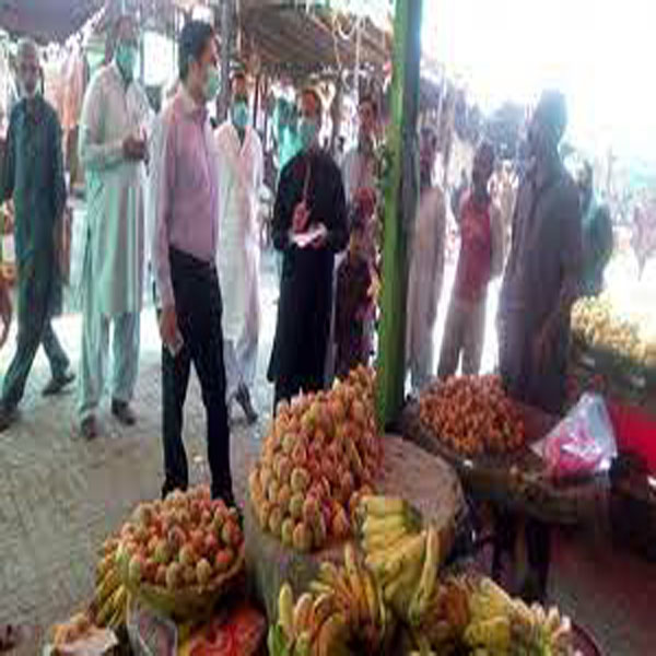 ڈپٹی کمشنر قصور کا پھل و سبزی منڈی، ڈی ایچ کیو ہسپتال اور شہر کے مختلف علاقوں کا دورہ