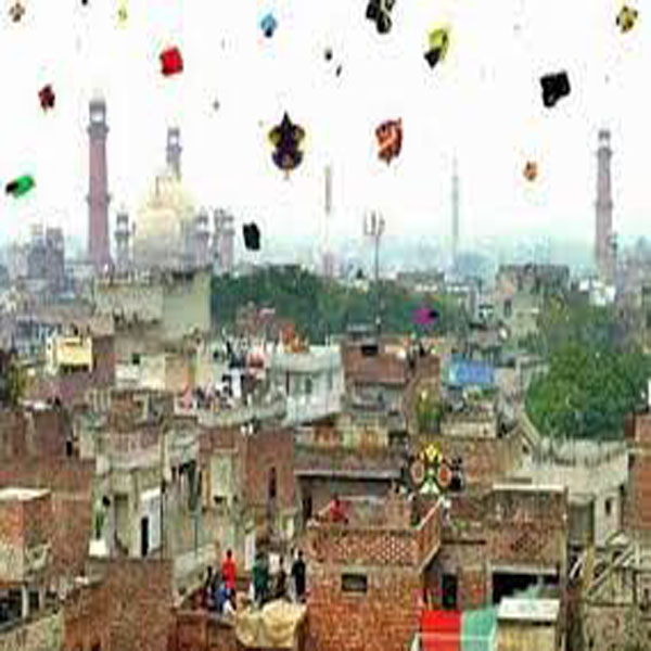 پابندی کے باوجود آسمان پتنگوں سے بھر گیا  