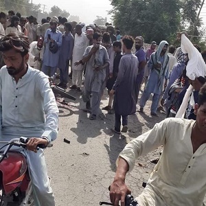   چیکی جڑانوالہ روڈ بڑی نہر کے قریب حادثہ،بس کی  رکشہ کو ٹکر سے 2 افراد جاں بحق 