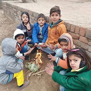 رسیانہ کلاں کے بچوں کی چھٹیوں میں سردی کی صبح 