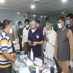  ضلعی انتظامیہ کا ایکشن اکبر آباد چوک میں نجی لیبارٹری زائد المعیاد ٹیسٹ کٹس کے استعمال پر سیل کردی گئی 