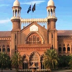 سکولوں میں قرآن پاک لازمی پڑھانے کیلئےلاہور ہائیکورٹ میں درخواست دائر