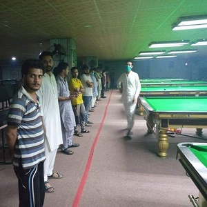 فیصل آباد انتظامیہ کا سنوکر کلب پر چھاپہ، مینیجر کو گرفتار کرلیا گیا