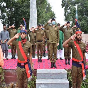 فیصل آباد میں جشن آزادی کی مرکزی تقریب کمشنر آفس میں منعقد ہوئی، پرچم کشائی کی گئی