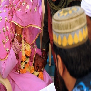 چنیوٹ کے نواحی گاوٗں چک 136 میں شیعہ خاتون کا جنازہ پڑھنے پر مولوی نے نکاح فسخ قرار دے دیا، دیہاتی پریشان