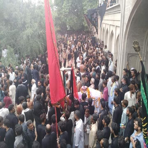 یوم عاشور کا مرکزی جلوس اپنے روایتی راستوں سے گزرتا ہوا کربلا معلیٰ ریلوے روڑ پہنچ کر اختتام پذیر، فل پروف سیکیورٹی