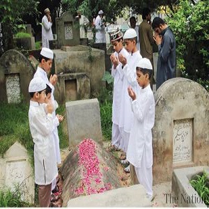 یوم عاشور کے موقع پر شہریوں کی اپنے پیاروں کی قبروں پر حاضری و فاتحہ خوانی