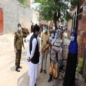 آر پی او فیصل آباد رفعت مختار راجہ اور کمشنر فیصل آباد عشرت علی کا دورہ مکوانہ