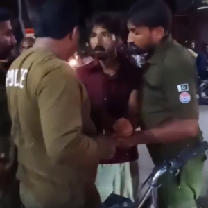 سی پی او فیصل آباد نے  شہری  سے بدسلوکی کرنے والے اہلکار کو معطل کردیا