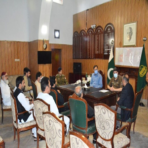 آر پی او فیصل آباد راجہ رفعت مختار کا کمشنر فیصل آباد عشرت حسین کے ہمراہ جھنگ کا دورہ 
