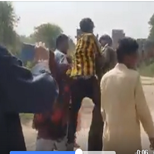 تھانہ سٹی جڑانوالہ پولیس حراست میں نوجوان کی ہلاکت پر ورثاء نے اہلکاروں کی دھلائی کر دی