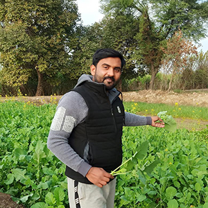 رسیانہ کلاں کا دیسی سرسوں کا ساگ اور نوجوان عمر خان