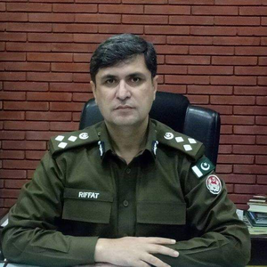 فیصل آباد ریجنل پولیس آفیسر رفعت مختار نے 3 پولیس افسران کو معطل کردیا 