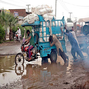 چک جھمرہ روڈ کی حالت زار 