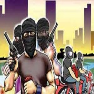 فیصل  ٹاوٗن، ڈاکووٗں نے 5 خاندانوں کو یرغمال بناکر لاکھوں روپے اور زیورات لوٹ لئے
