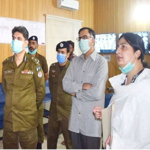 کمشنر فیصل آباد ڈویژن عشرت علی اور آر پی او راجہ رفعت مختار نے 10 محرم کے جلوس کی سیکیورٹی چیک کی