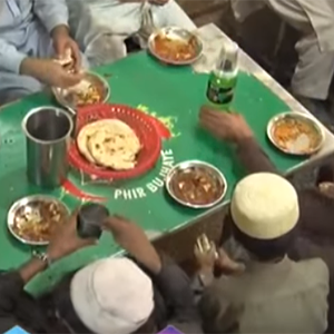 پشاور کا ہوٹل: جہاں مزدوروں کو ہر طرح کا کھانا  مفت فراہم کیا جاتا ہے