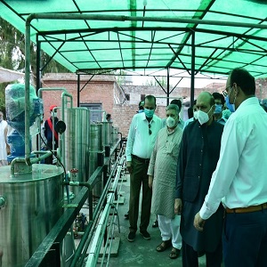 زرعی یونیورسٹی فیصل آباد کے ماہرین نے  ایپی کلوروہائیڈرین نامی کیمیکل کی مقامی  سطح پر تیاری کا آغاز کر دیا