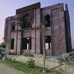اقبال ٹاؤن کی مسجد زینب تعمیر کے مراحل میں 