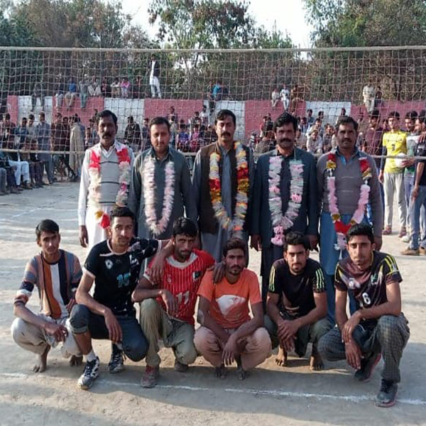 والی بال ٹورنامنٹ میں تماشائی اُمڈ آئے